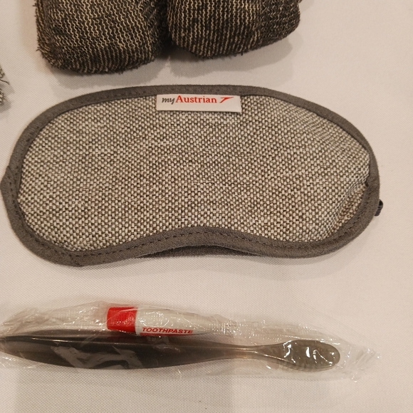 Austrian Airline Amenity Kit 10 items Swag Bag Travel Packable - Picture 3 of 9